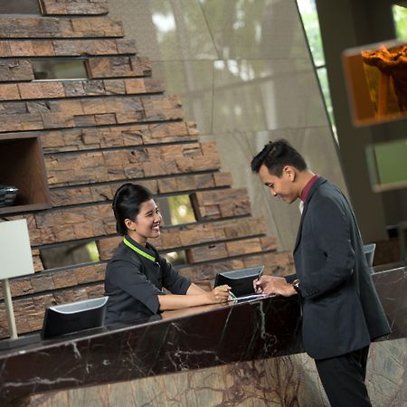 Holiday Inn Cikarang Jababeka By Ihg Екстериор снимка