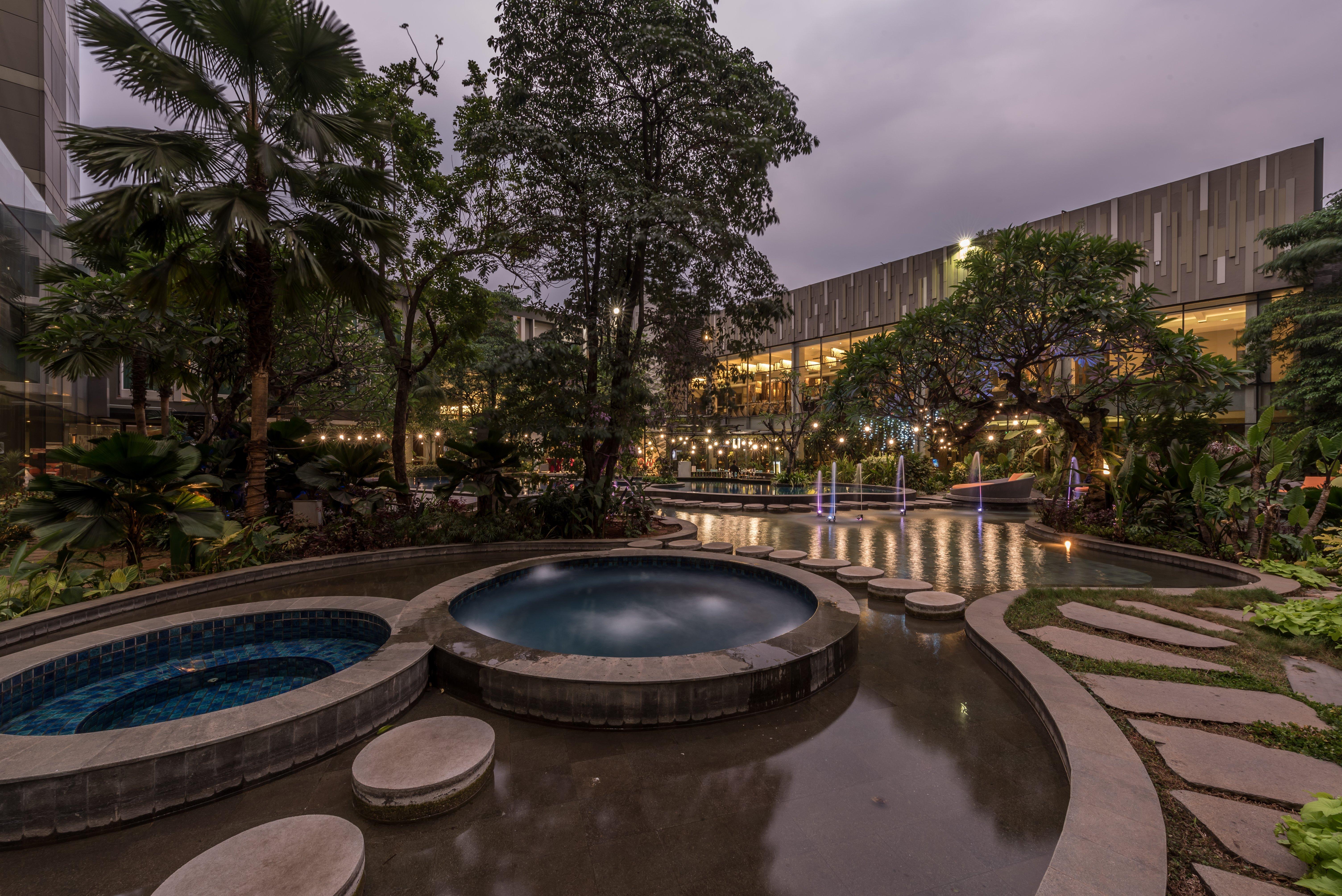 Holiday Inn Cikarang Jababeka By Ihg Екстериор снимка