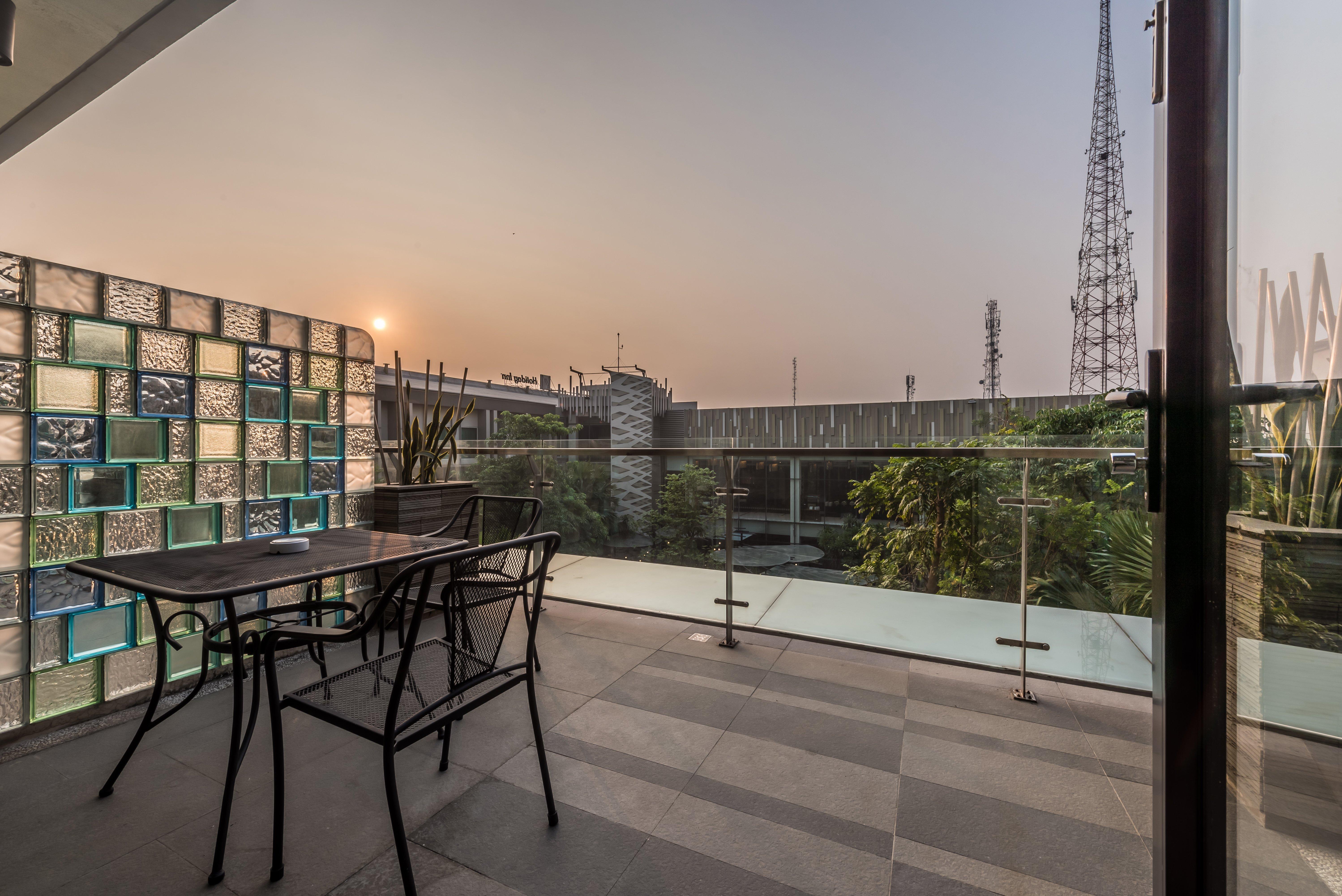 Holiday Inn Cikarang Jababeka By Ihg Екстериор снимка