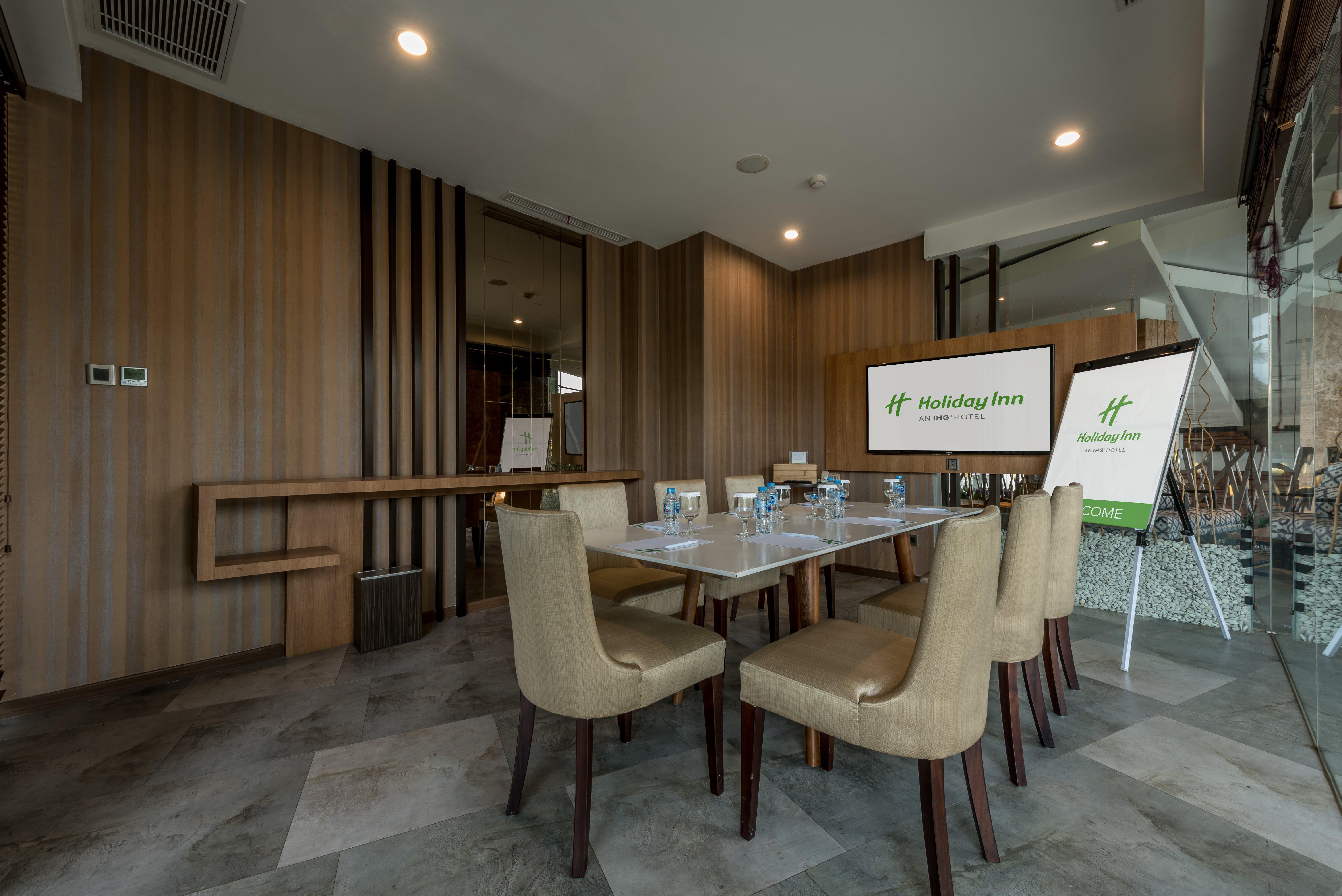 Holiday Inn Cikarang Jababeka By Ihg Екстериор снимка