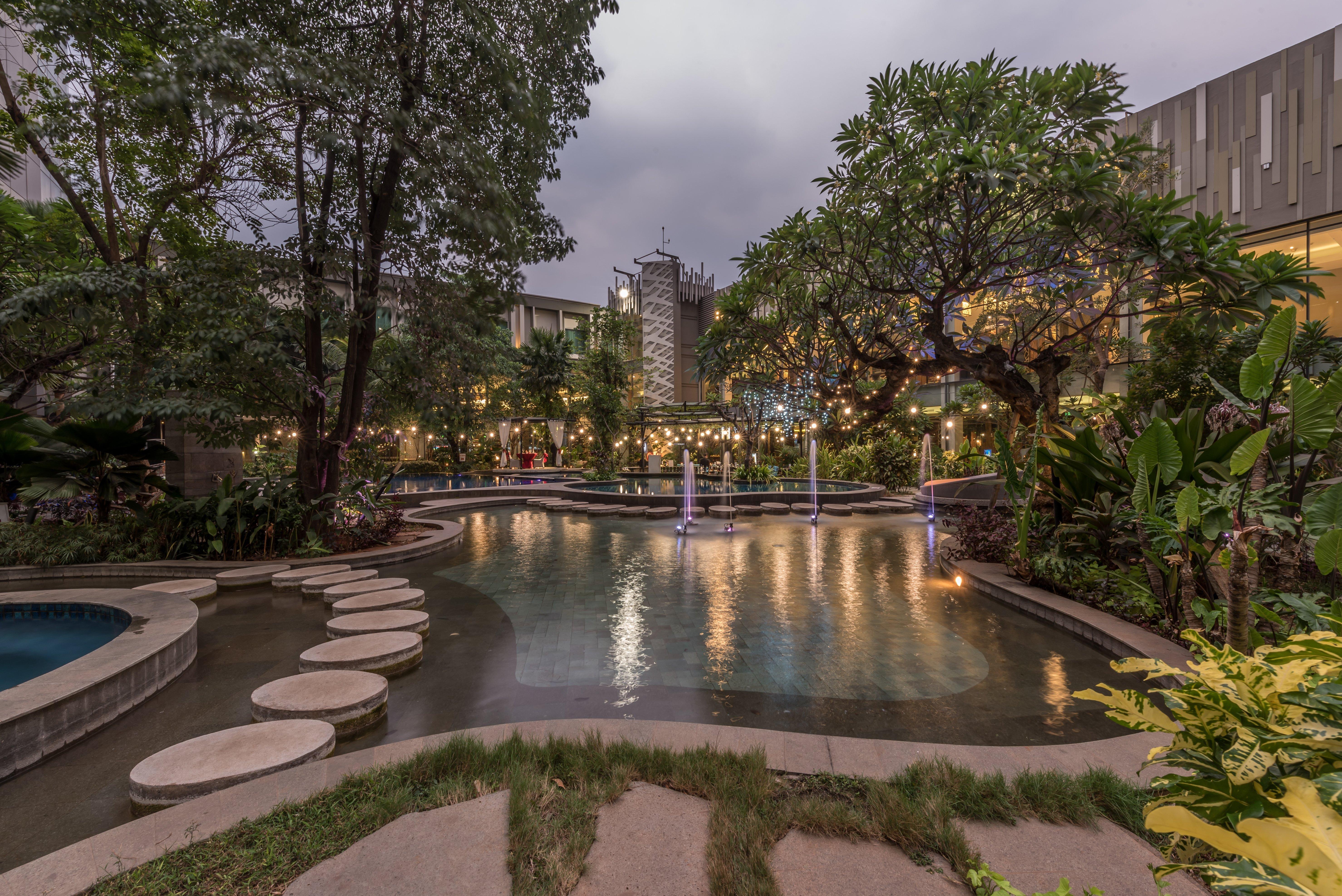 Holiday Inn Cikarang Jababeka By Ihg Екстериор снимка