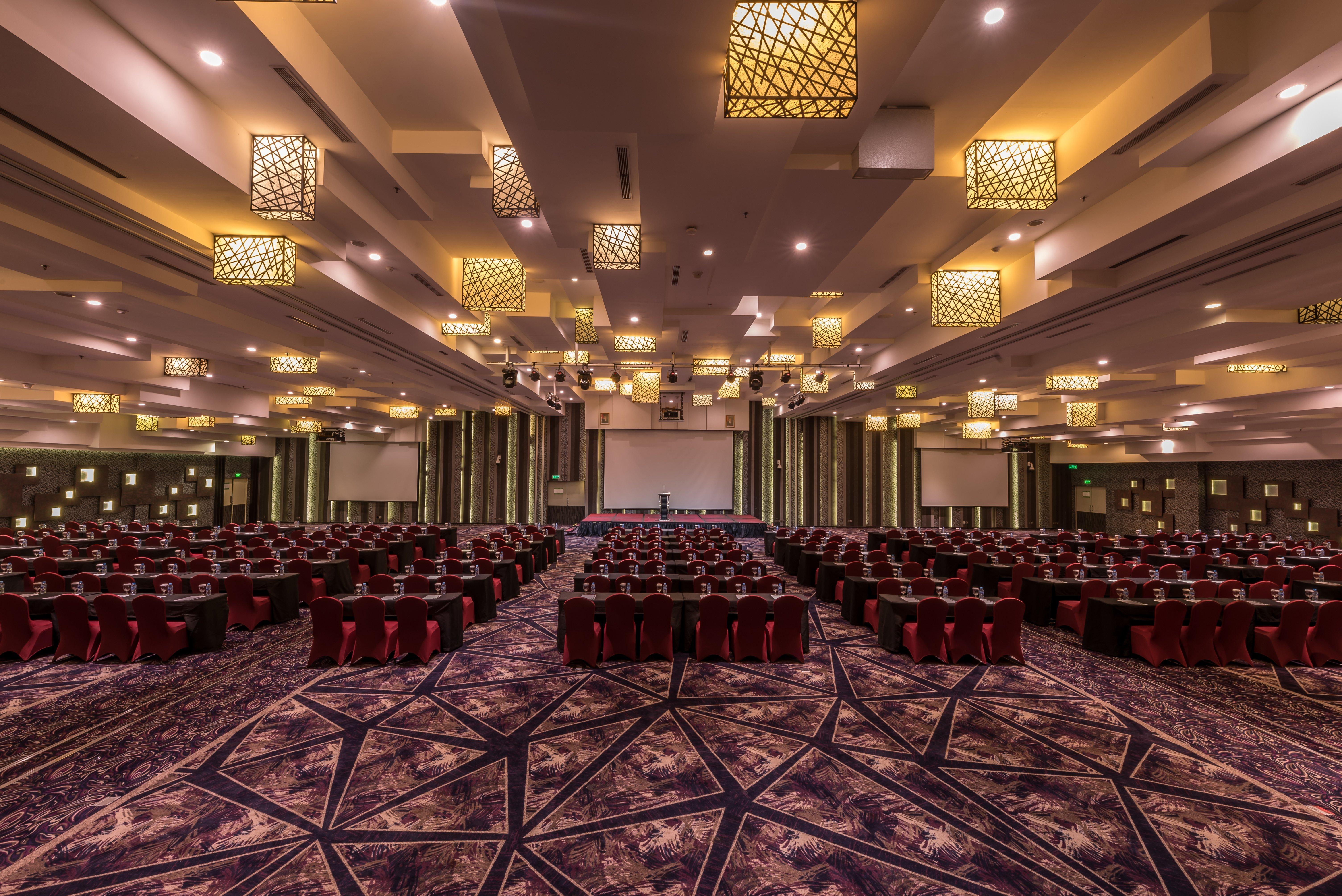 Holiday Inn Cikarang Jababeka By Ihg Екстериор снимка