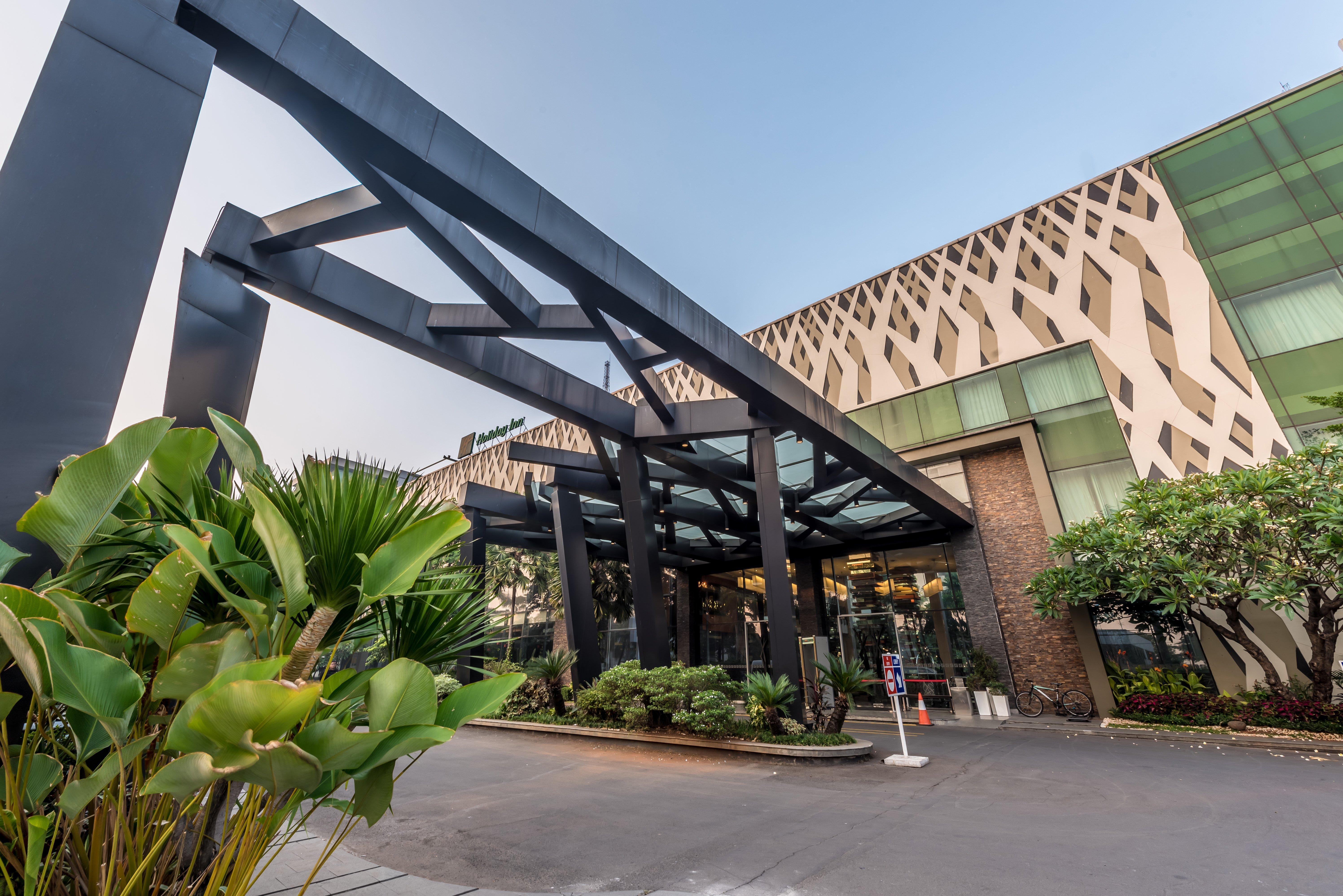 Holiday Inn Cikarang Jababeka By Ihg Екстериор снимка