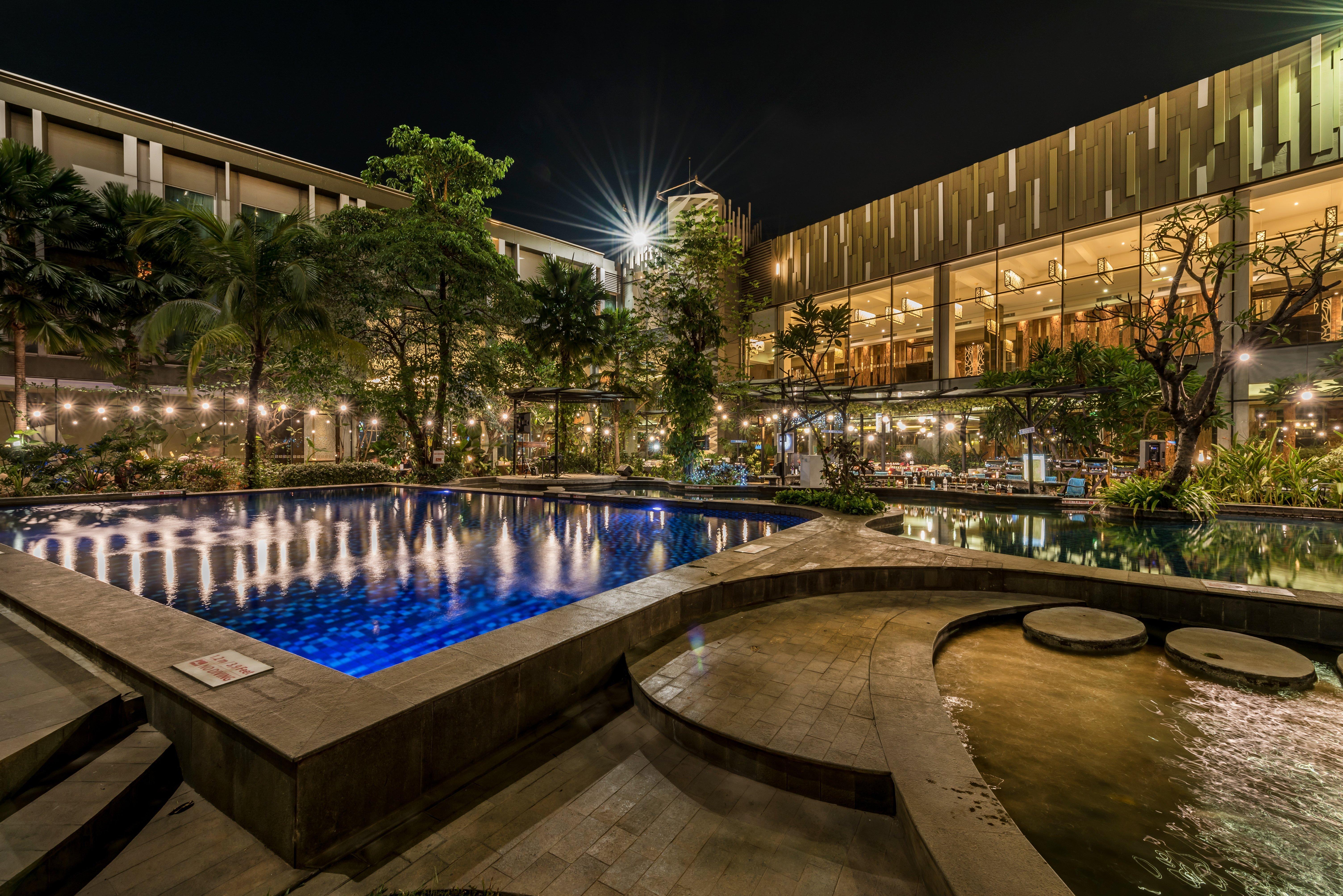 Holiday Inn Cikarang Jababeka By Ihg Екстериор снимка