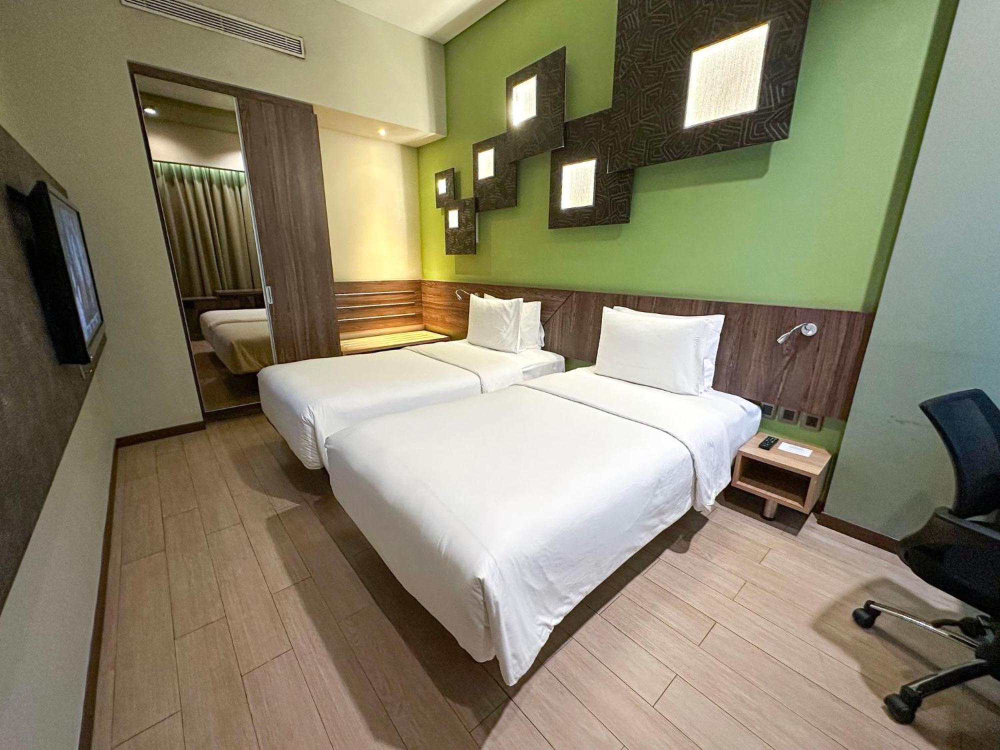 Holiday Inn Cikarang Jababeka By Ihg Екстериор снимка